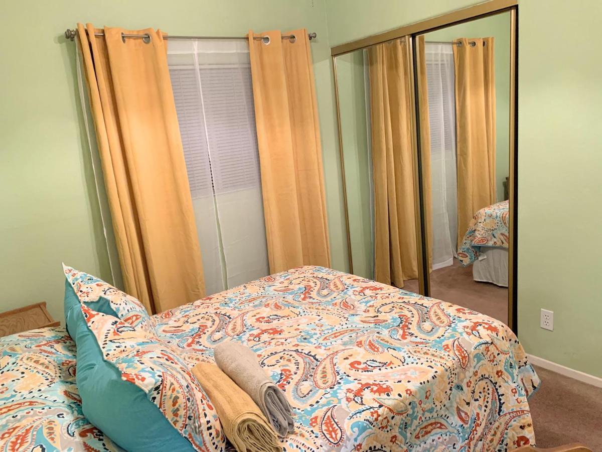 Festive Haven Room Hemet Extérieur photo